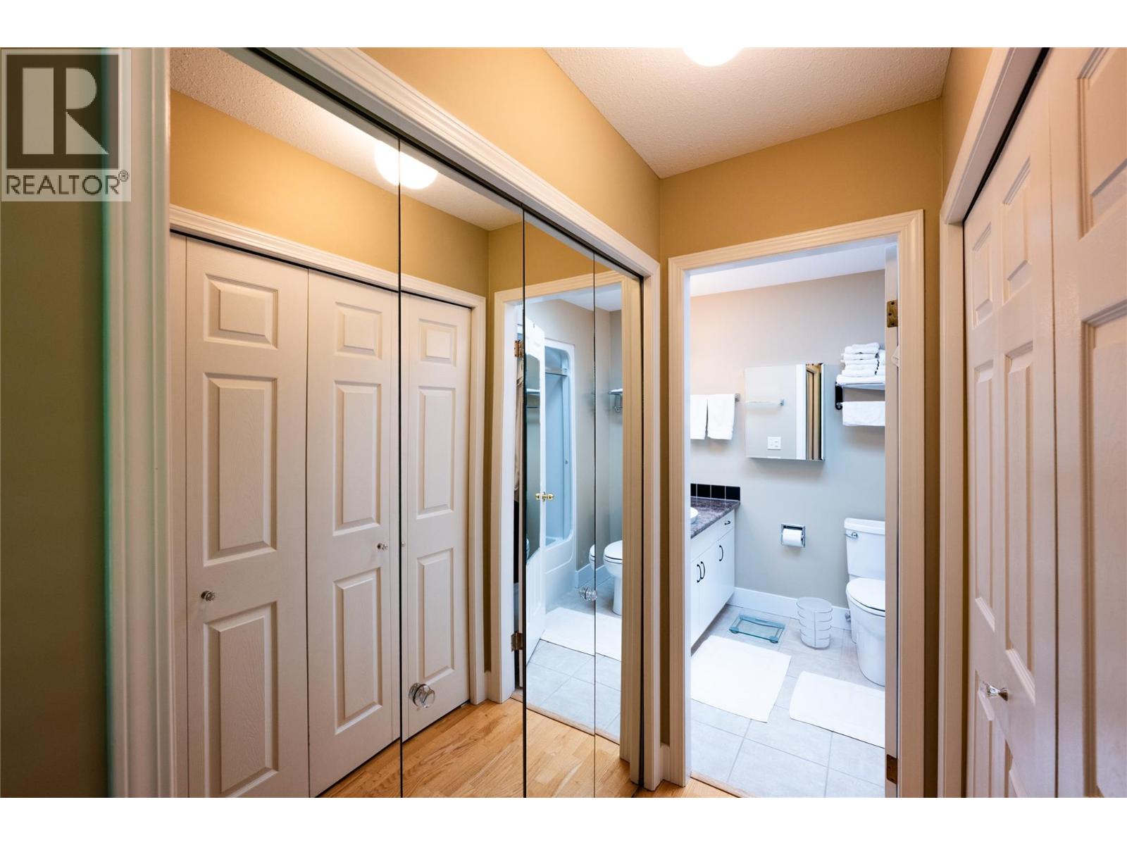 #32 2030 Van Horne Drive - 22