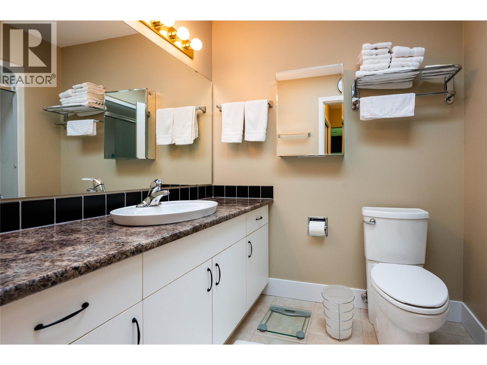 #32 2030 Van Horne Drive - 24