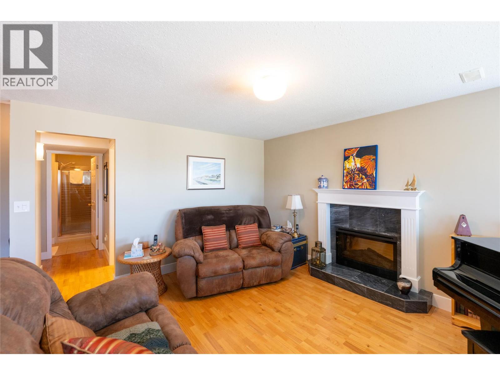 #32 2030 Van Horne Drive - 44