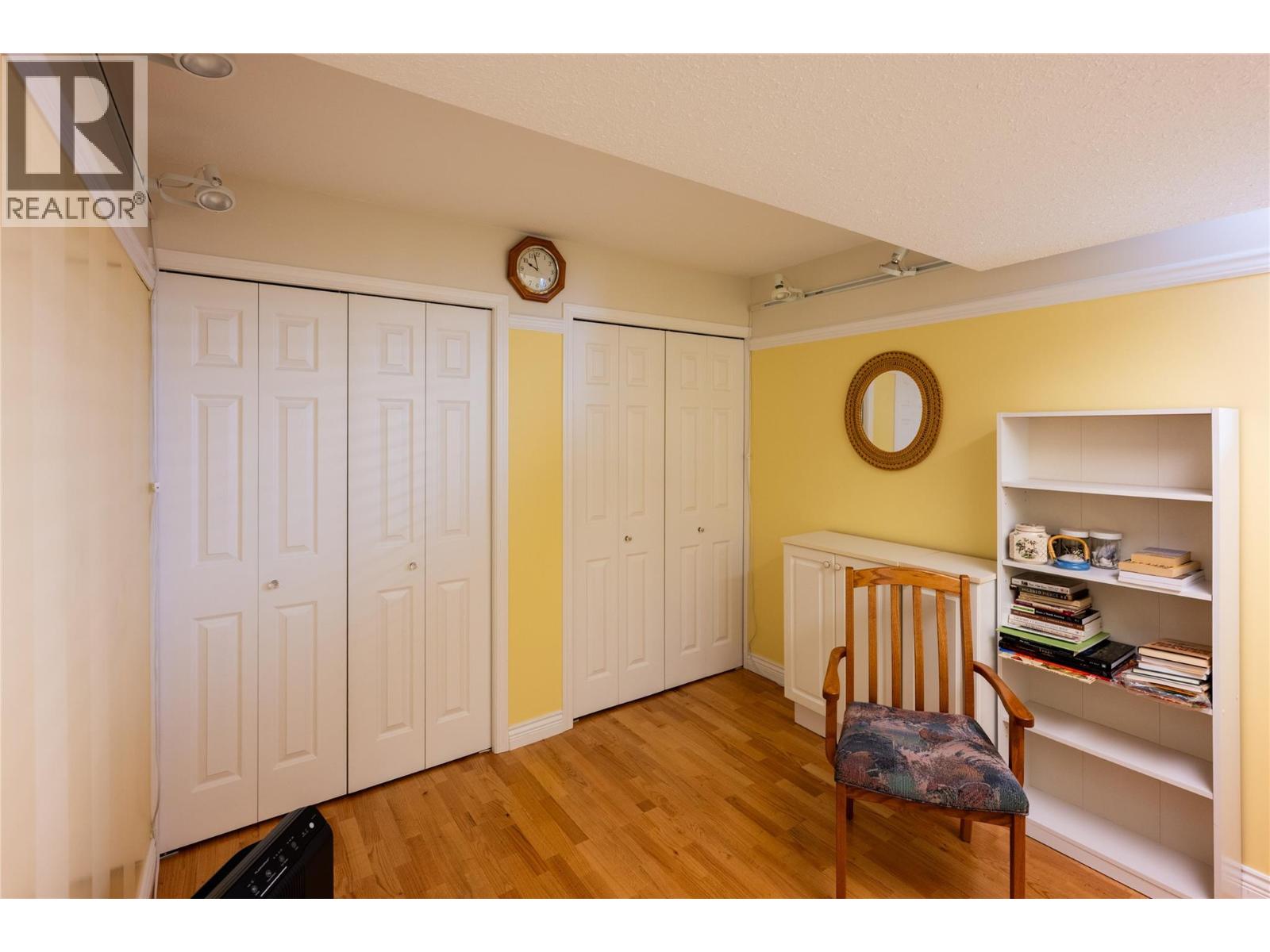 #32 2030 Van Horne Drive - 51