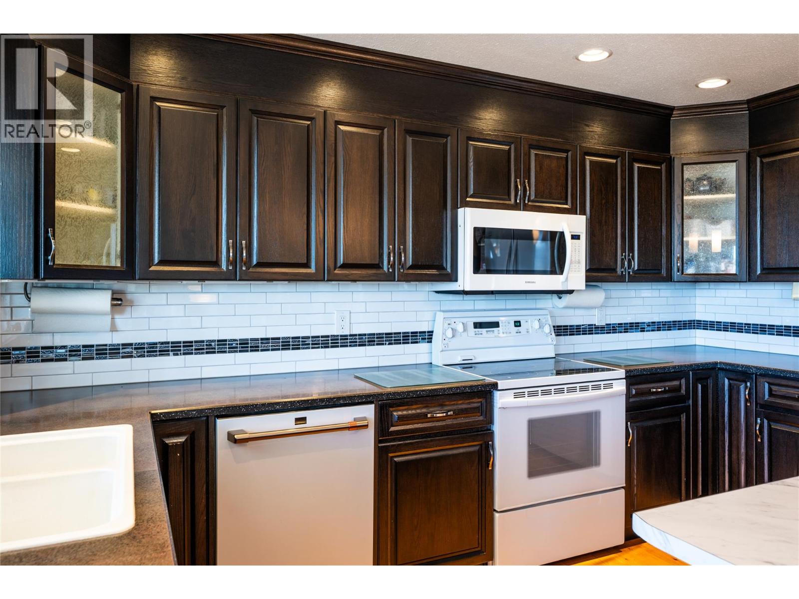 #32 2030 Van Horne Drive - 8
