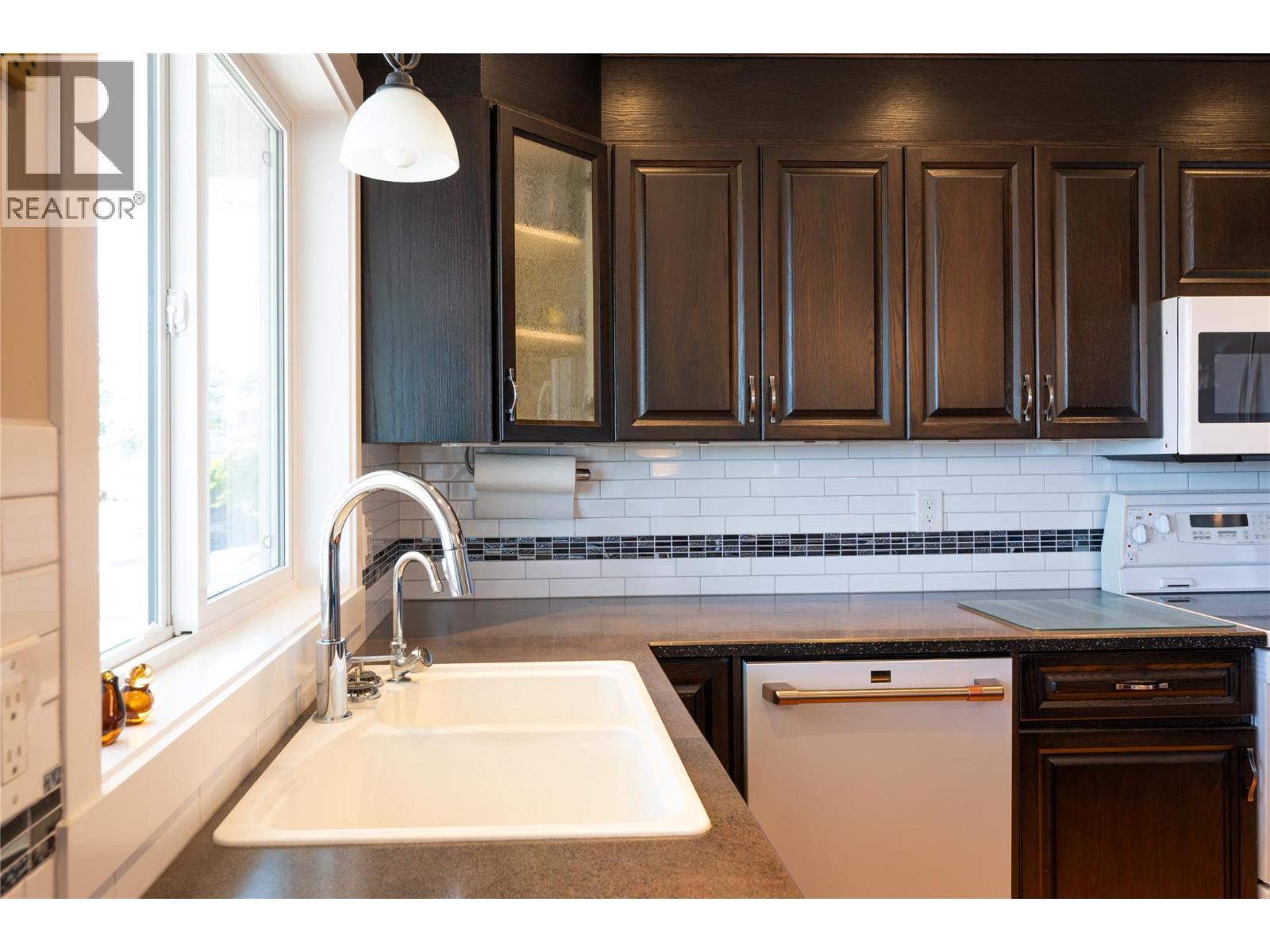 #32 2030 Van Horne Drive - 9