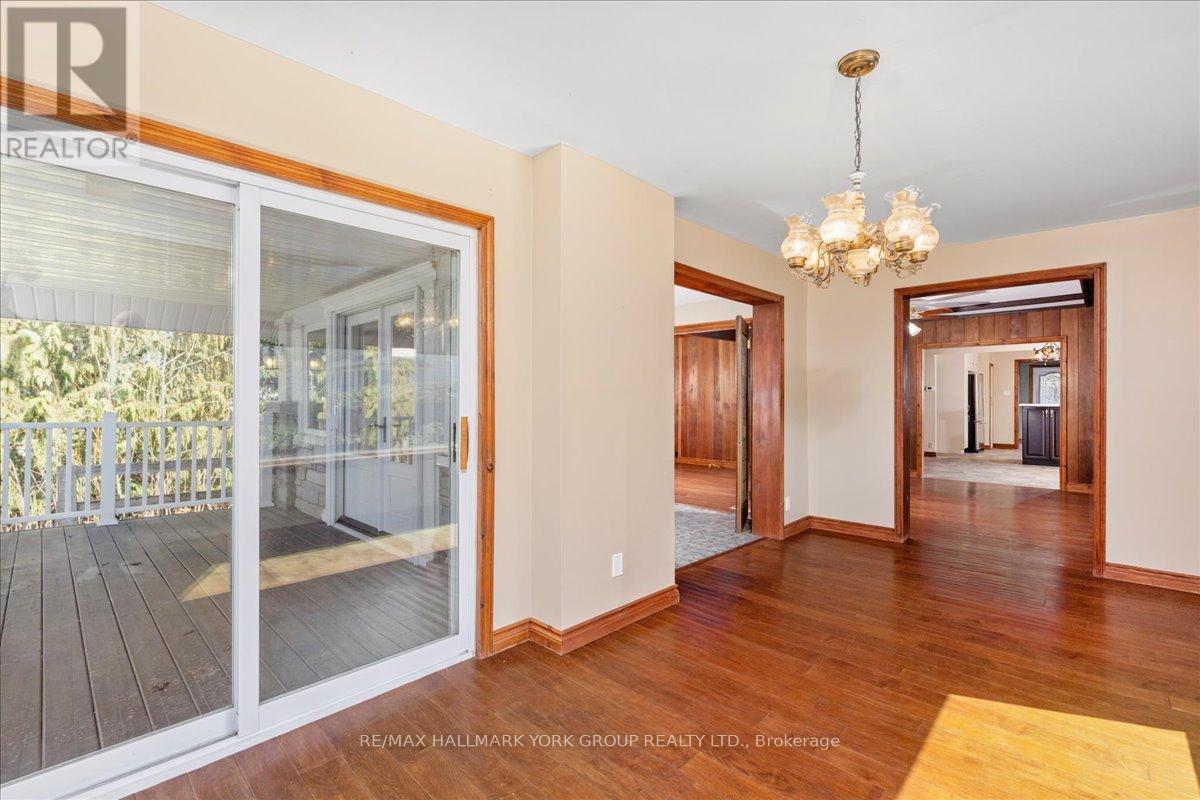 181 LAKE DRIVE N - 21