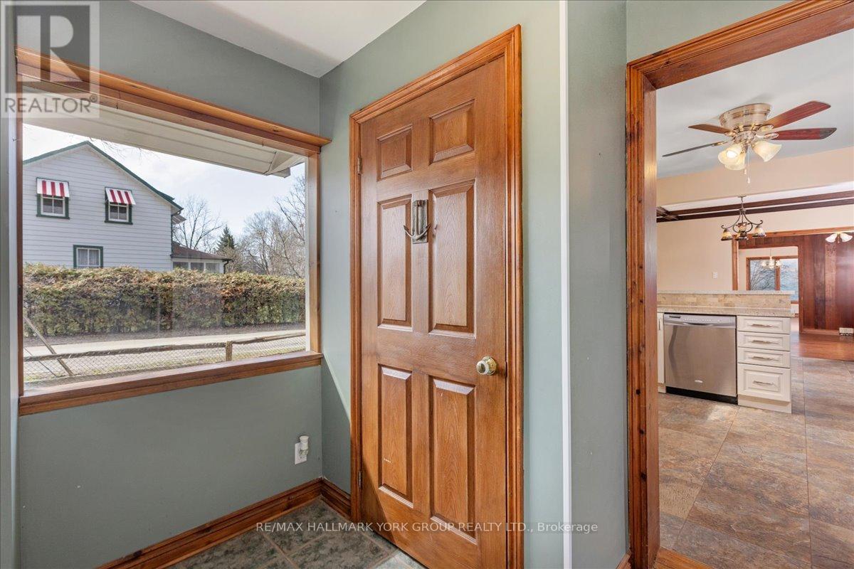 181 LAKE DRIVE N - 8