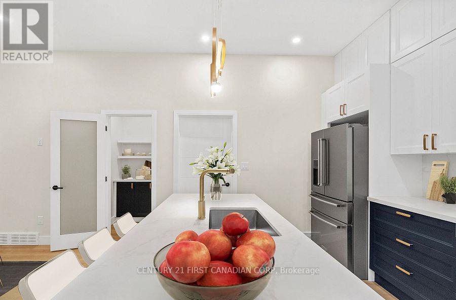 858 WILLIAM STREET - 17
