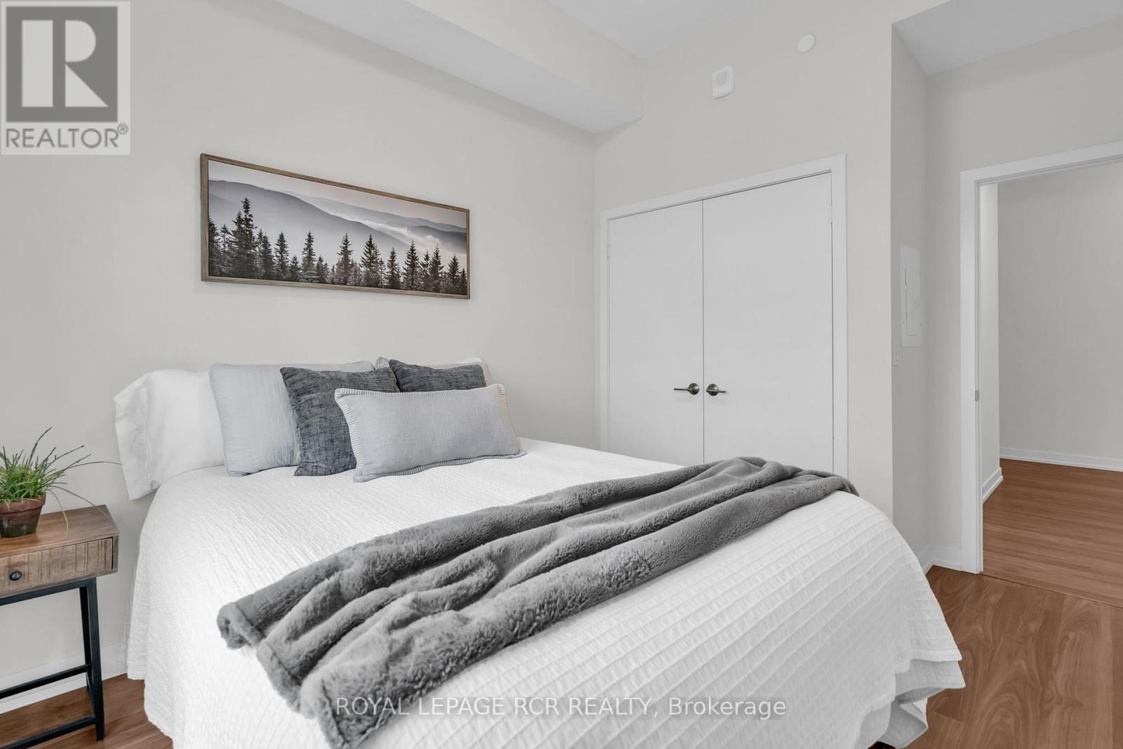 #413 555 WILLIAM GRAHAM DRIVE - 20