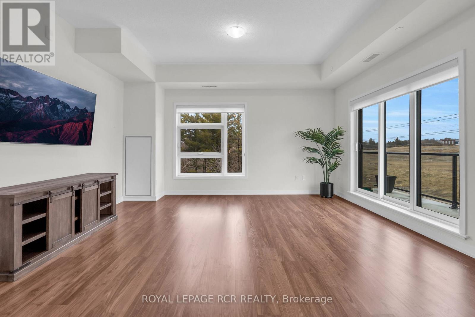 #413 555 WILLIAM GRAHAM DRIVE - 4
