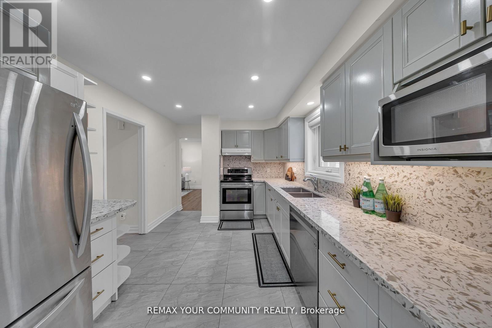 22 MADELAINE CRESCENT - 9