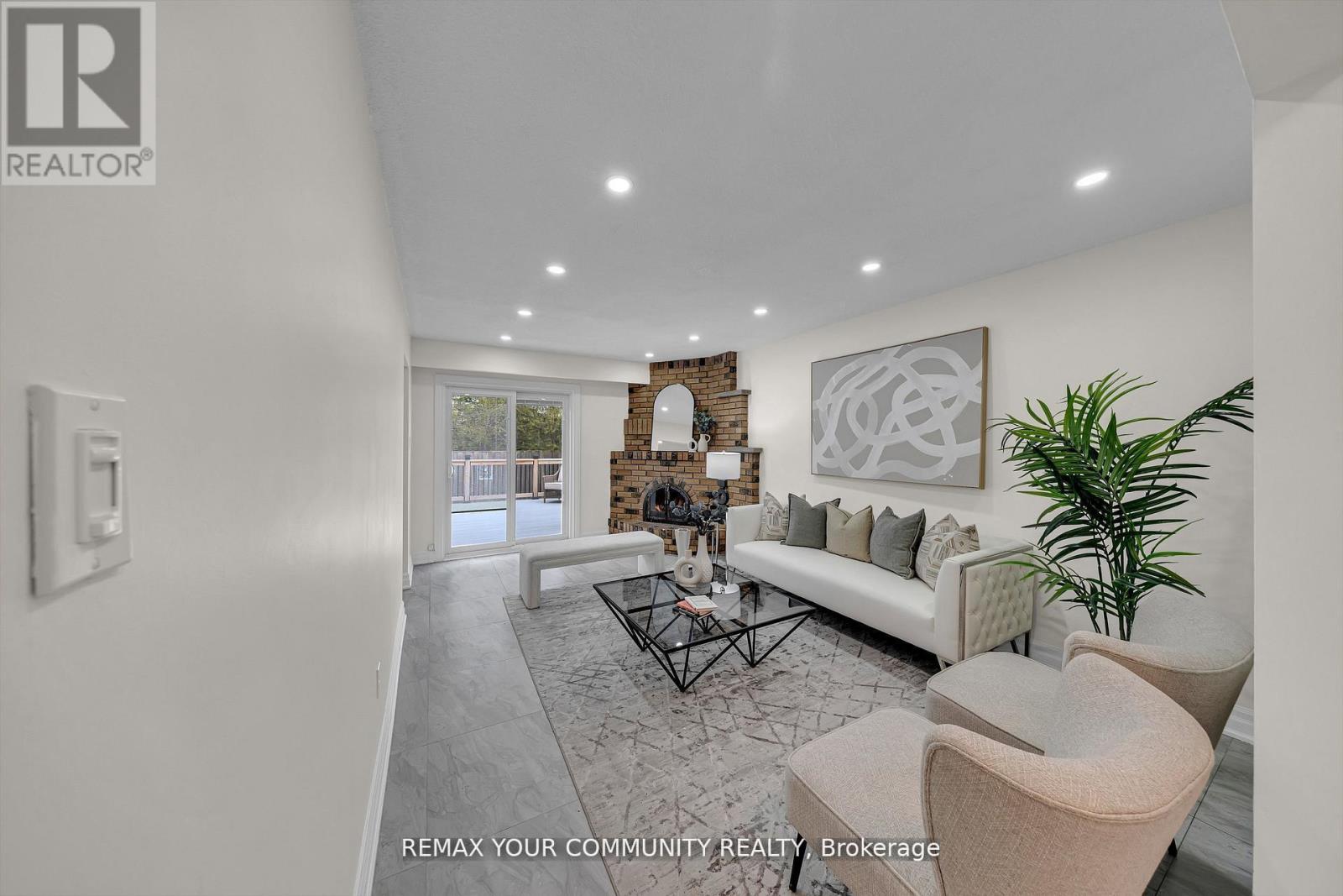 22 MADELAINE CRESCENT - 11