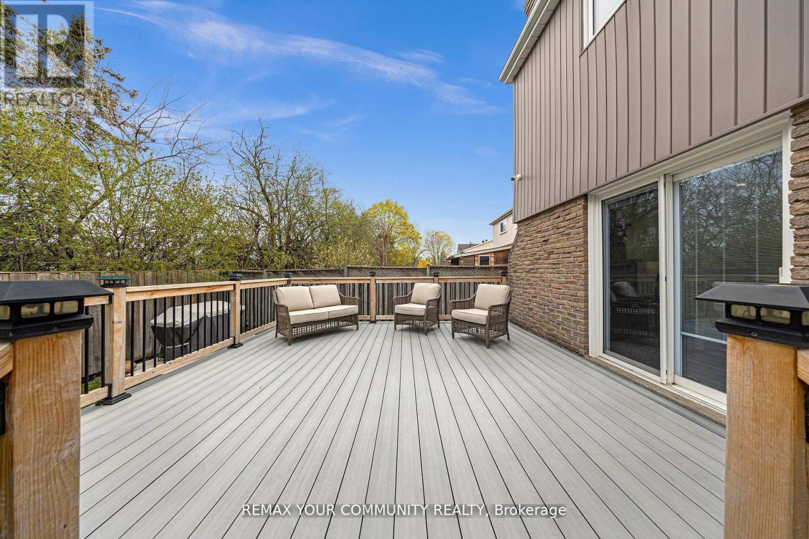 22 MADELAINE CRESCENT - 37