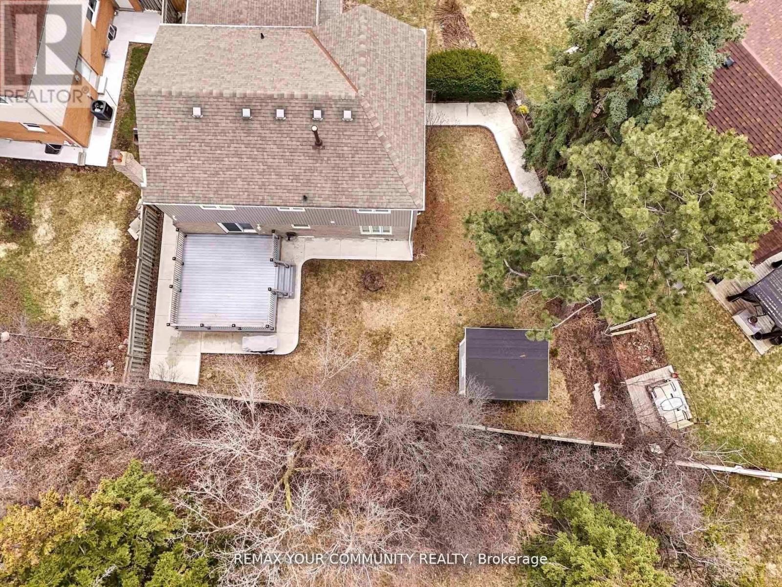 22 MADELAINE CRESCENT - 38