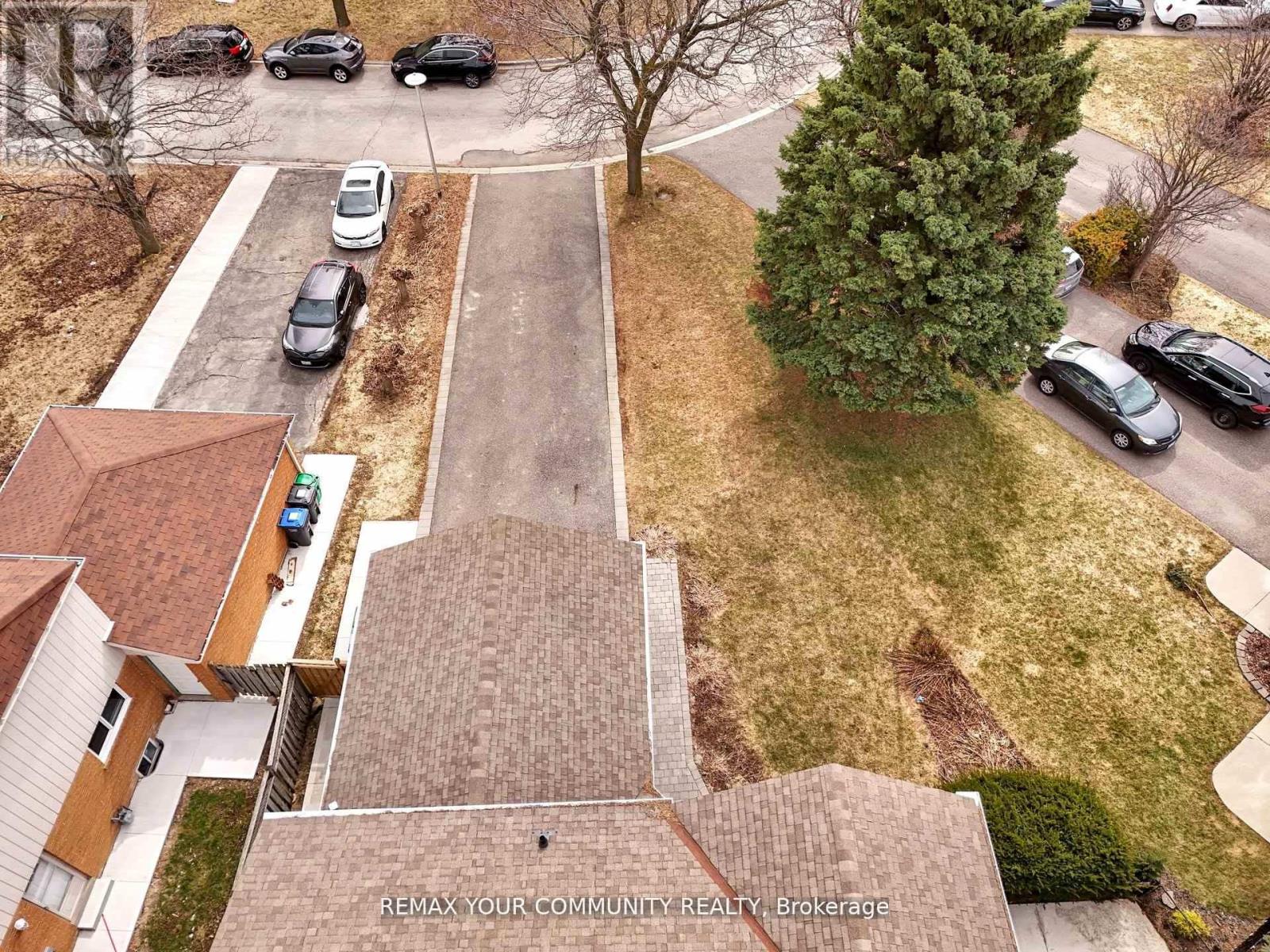 22 MADELAINE CRESCENT - 39
