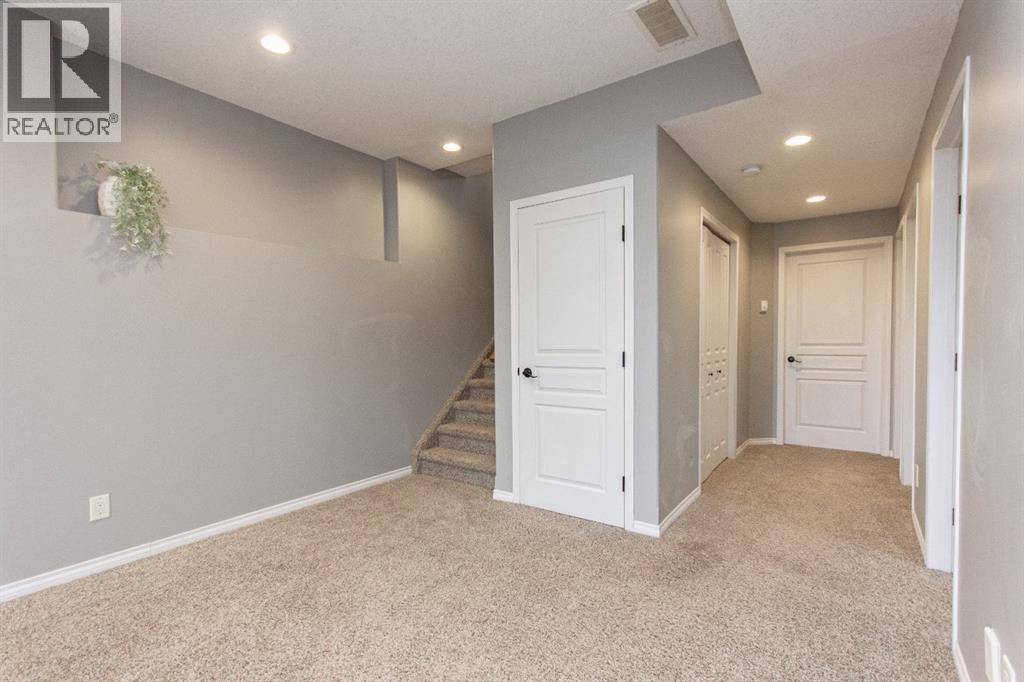 101 Valley Crescent — photo 18