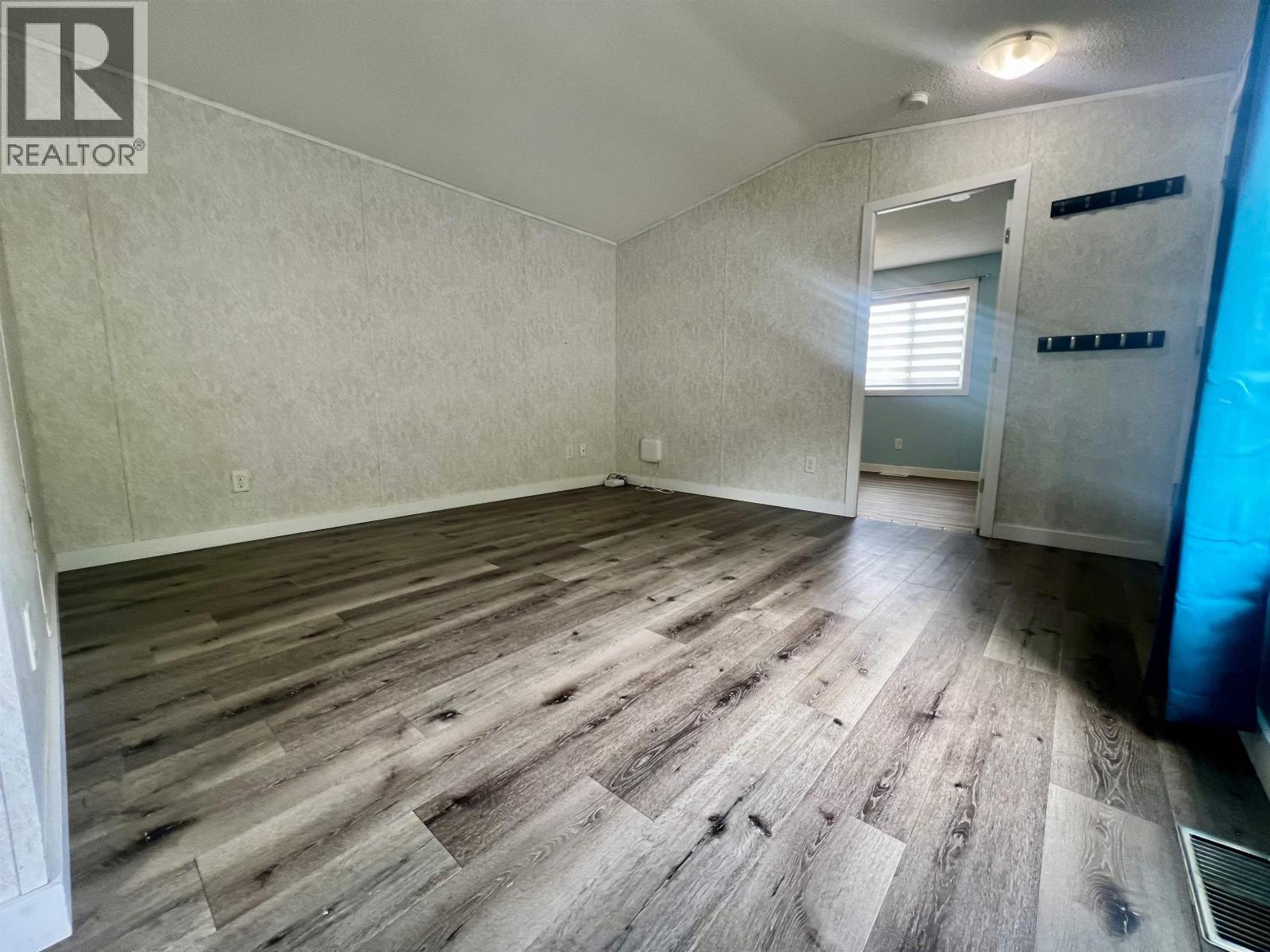 #32 3614 KALUM STREET - 5