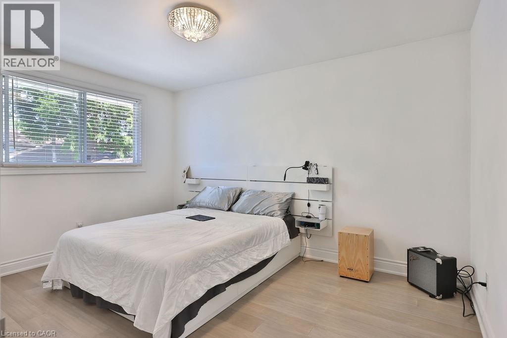 11 LYNWOOD Drive - Image 18