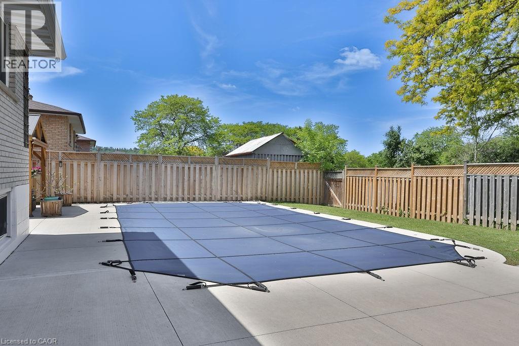 11 LYNWOOD Drive - 32