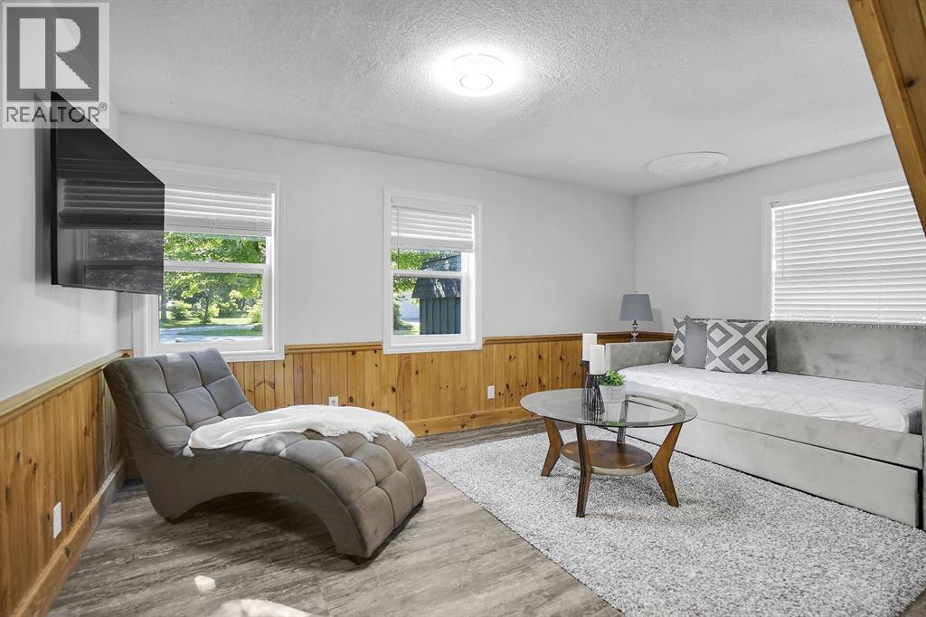 3692 BEVERLY GLEN ... - 19