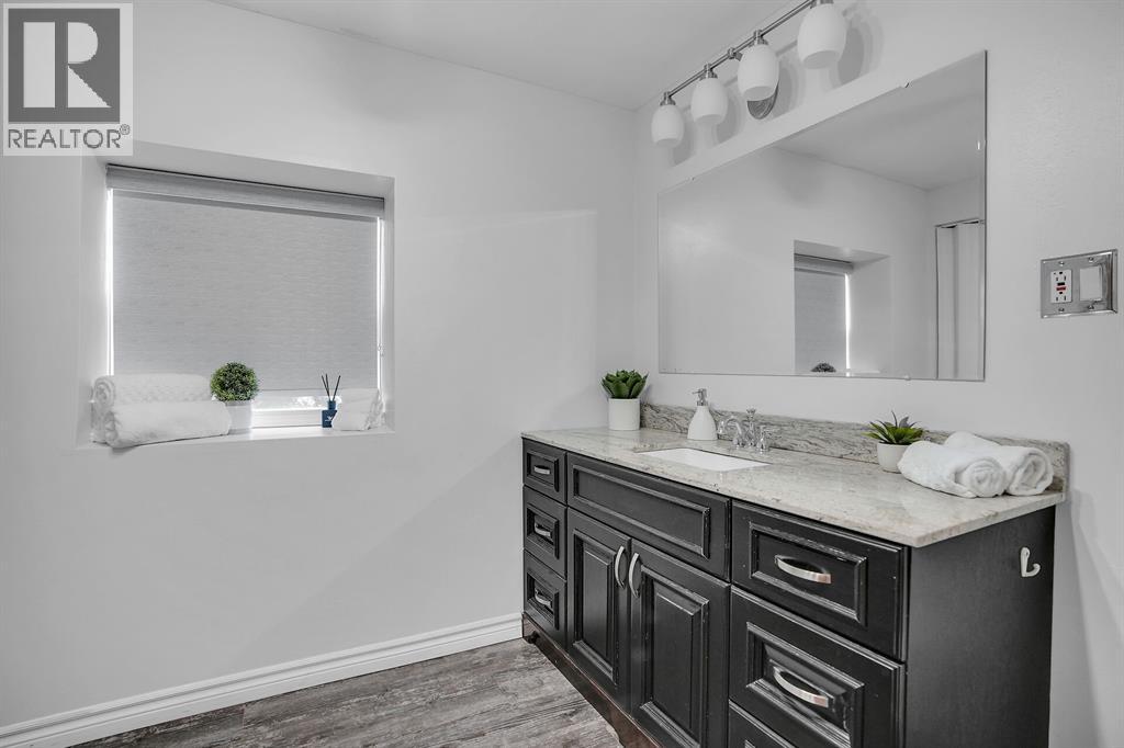 3692 BEVERLY GLEN ... - 26