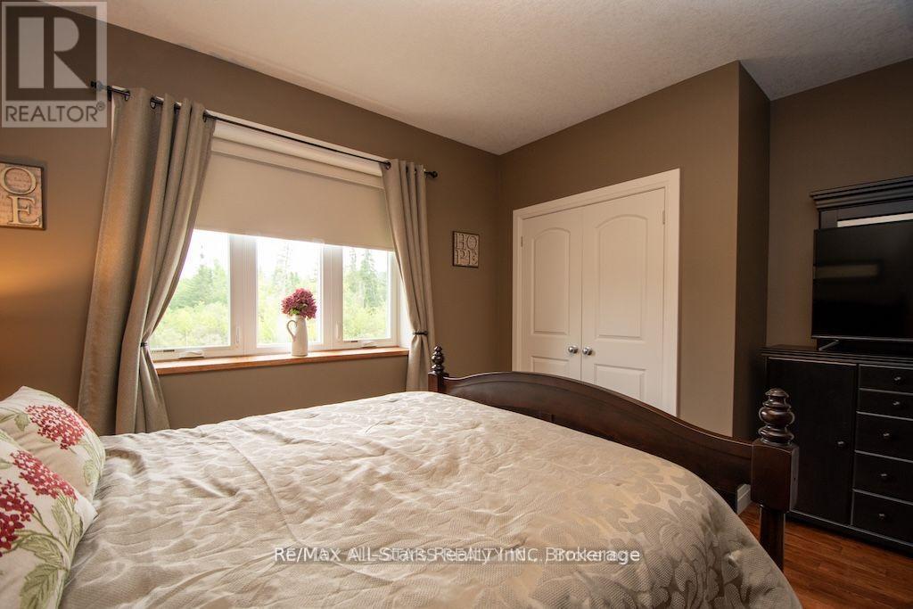 15 RUSTLEWOOD AVENUE - 23