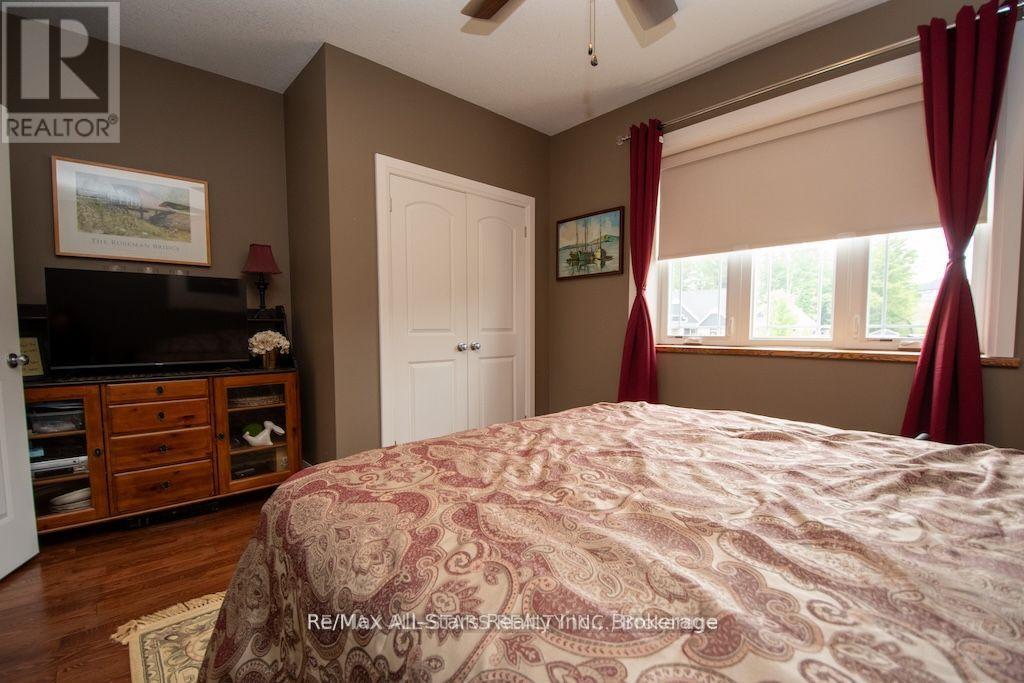 15 RUSTLEWOOD AVENUE - 25