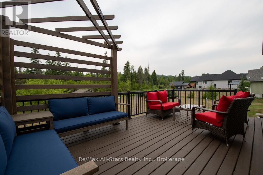 15 RUSTLEWOOD AVENUE - 35
