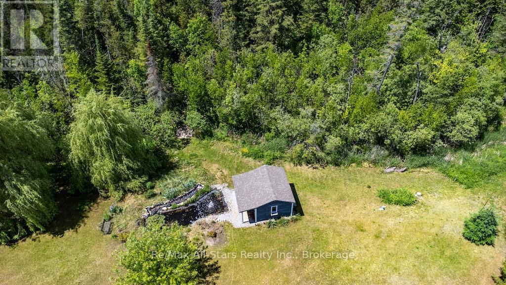 15 RUSTLEWOOD AVENUE - 42