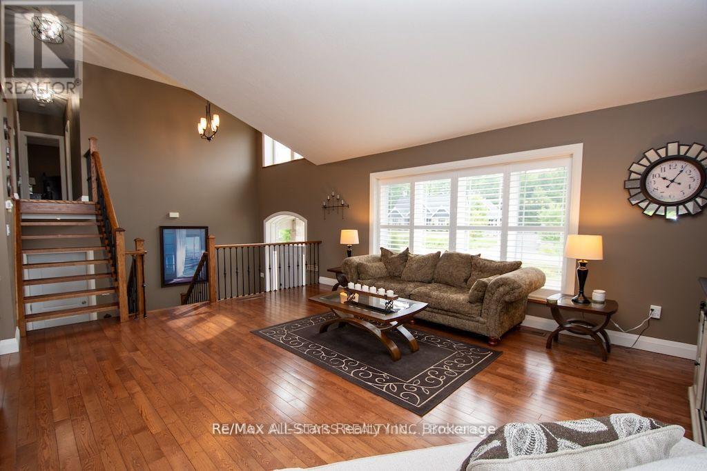 15 RUSTLEWOOD AVENUE - 9