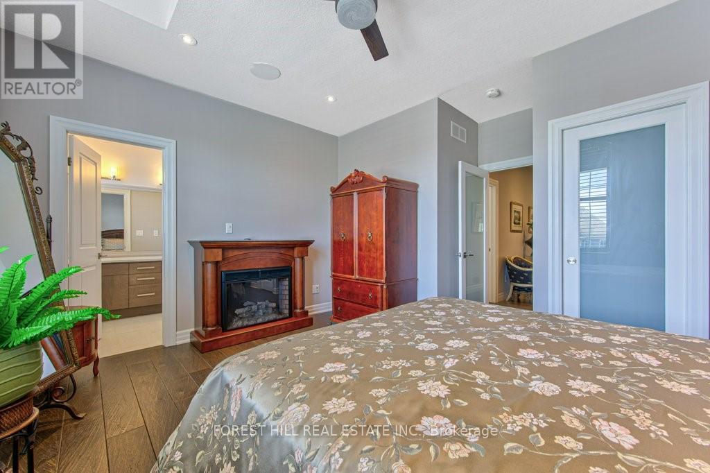 158 EAGLECREST STREET - 31