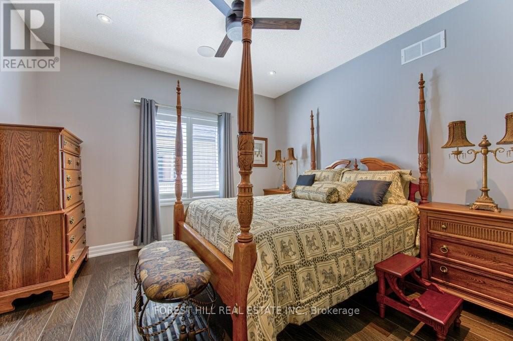 158 EAGLECREST STREET - 33