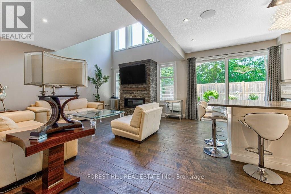 158 EAGLECREST STREET - 9