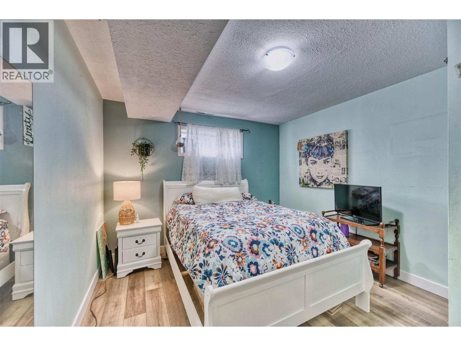 8206 GRAVENSTEIN Drive, Osoyoos