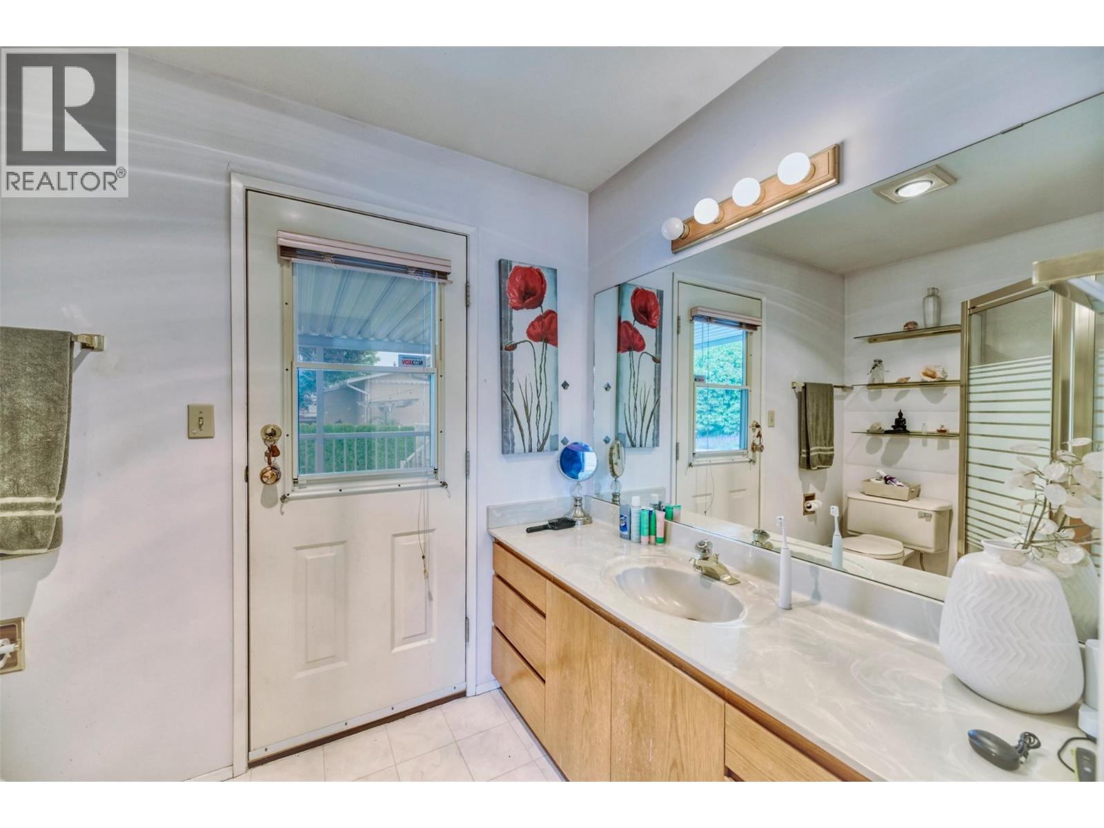 8206 GRAVENSTEIN Drive, Osoyoos