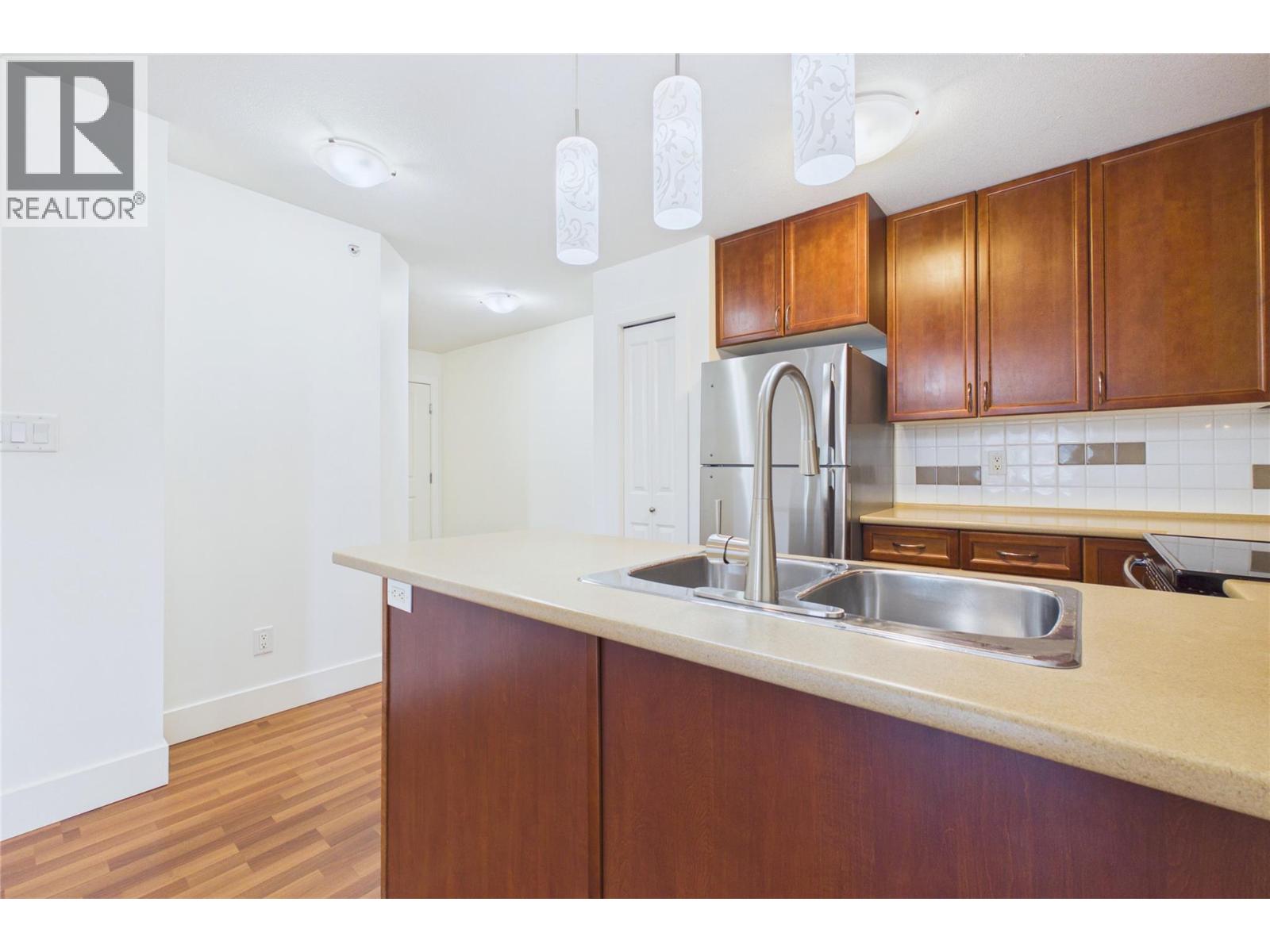 #404 256 Hastings Avenue - 8
