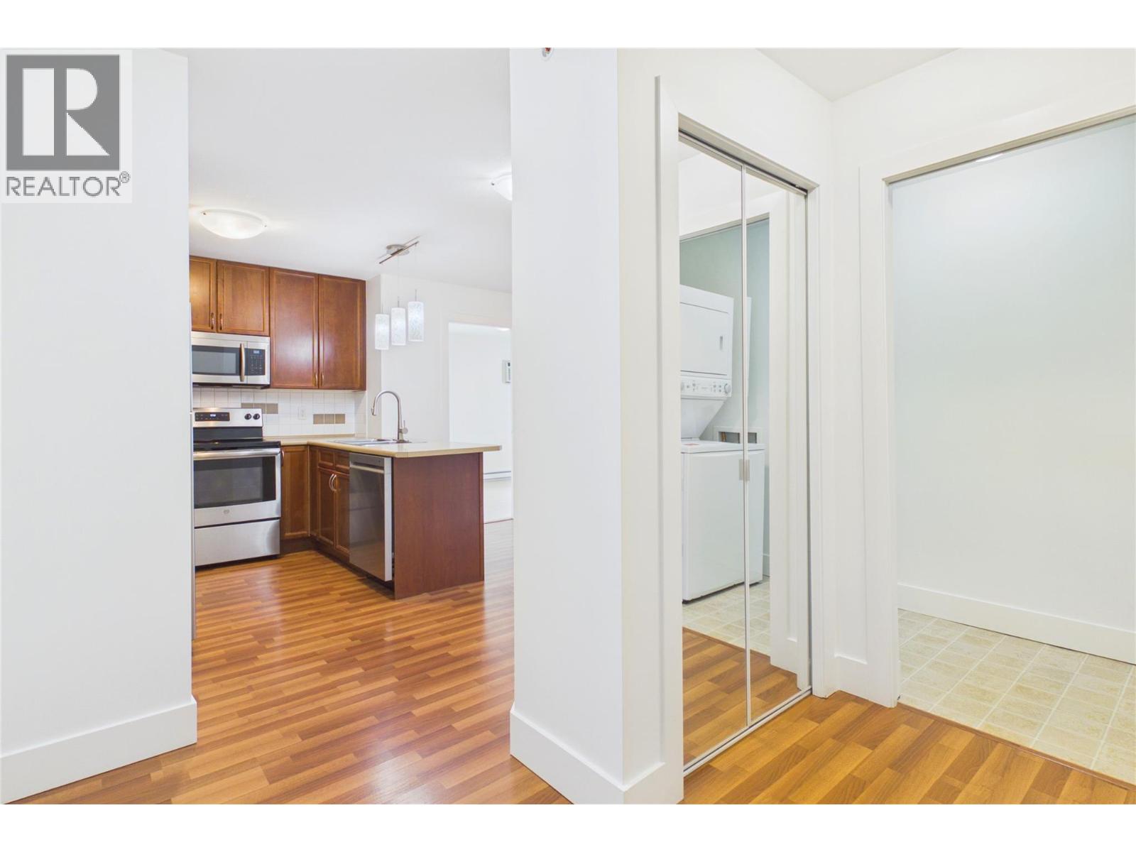 #404 256 Hastings Avenue - 23