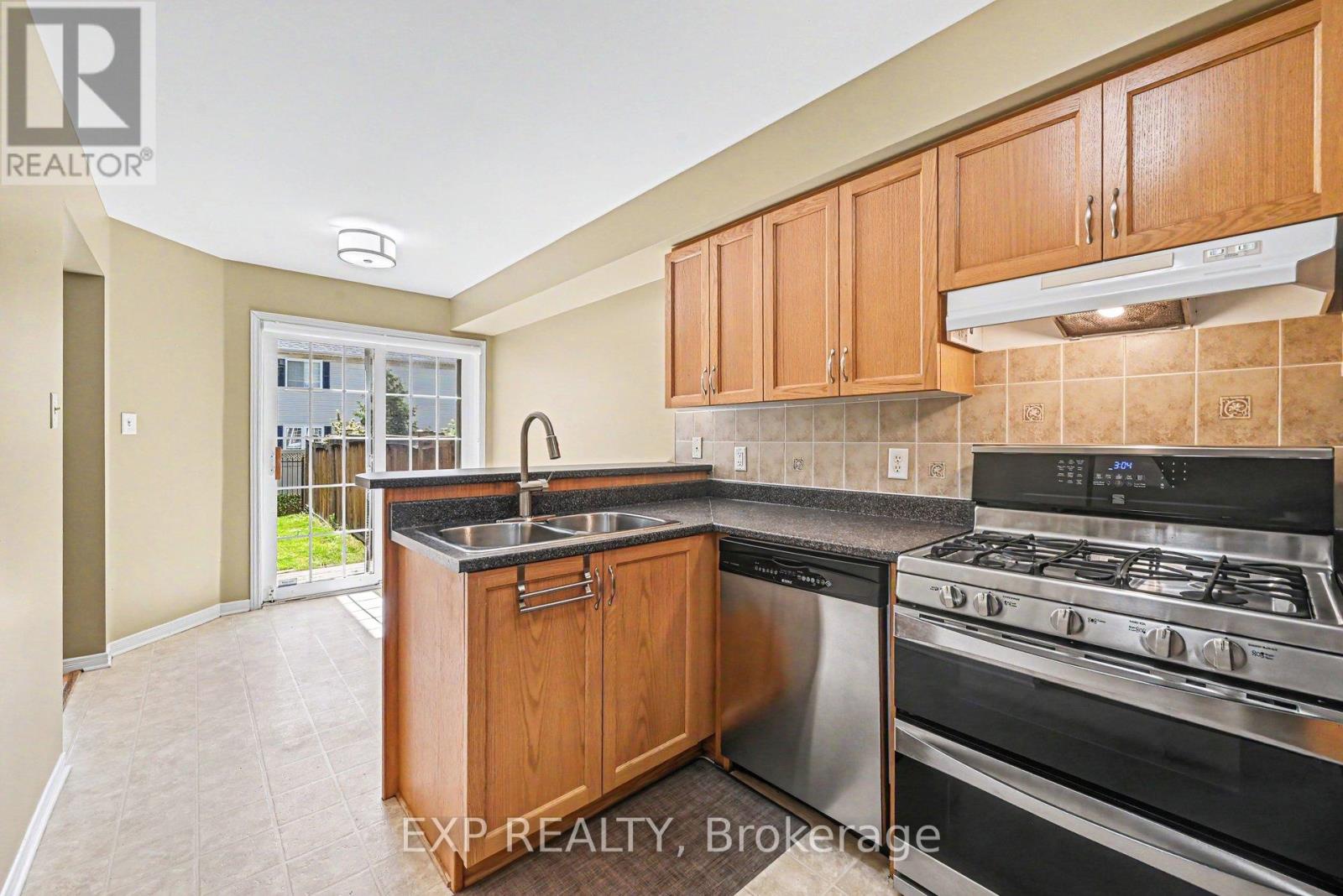 3 Bed, 3 Bath House for Sale in Ottawa – 30 MIDWOOD PRIVATE, Ottawa – MLS# X13427530 - Image 10