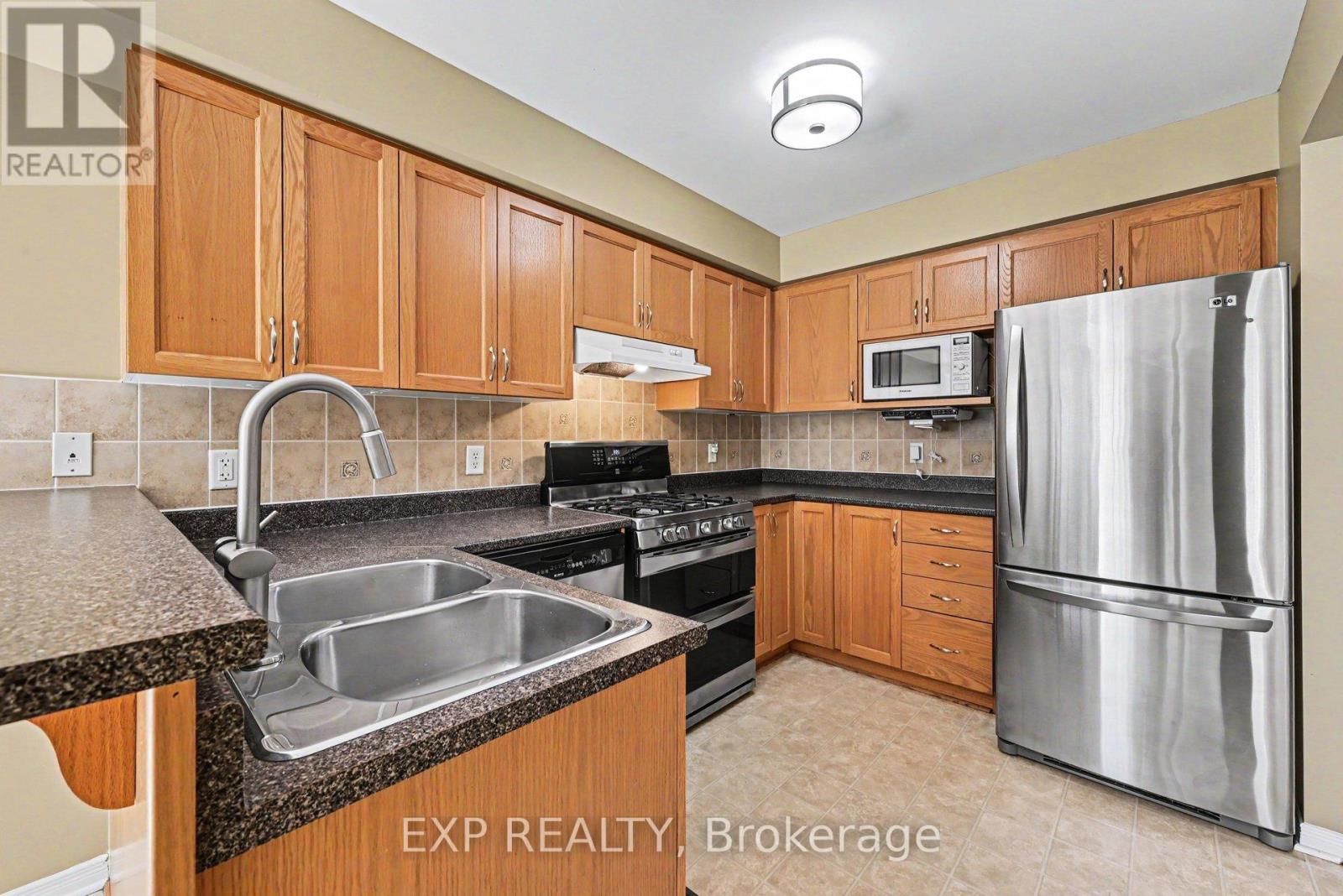 3 Bed, 3 Bath House for Sale in Ottawa – 30 MIDWOOD PRIVATE, Ottawa – MLS# X13427530 - Image 11