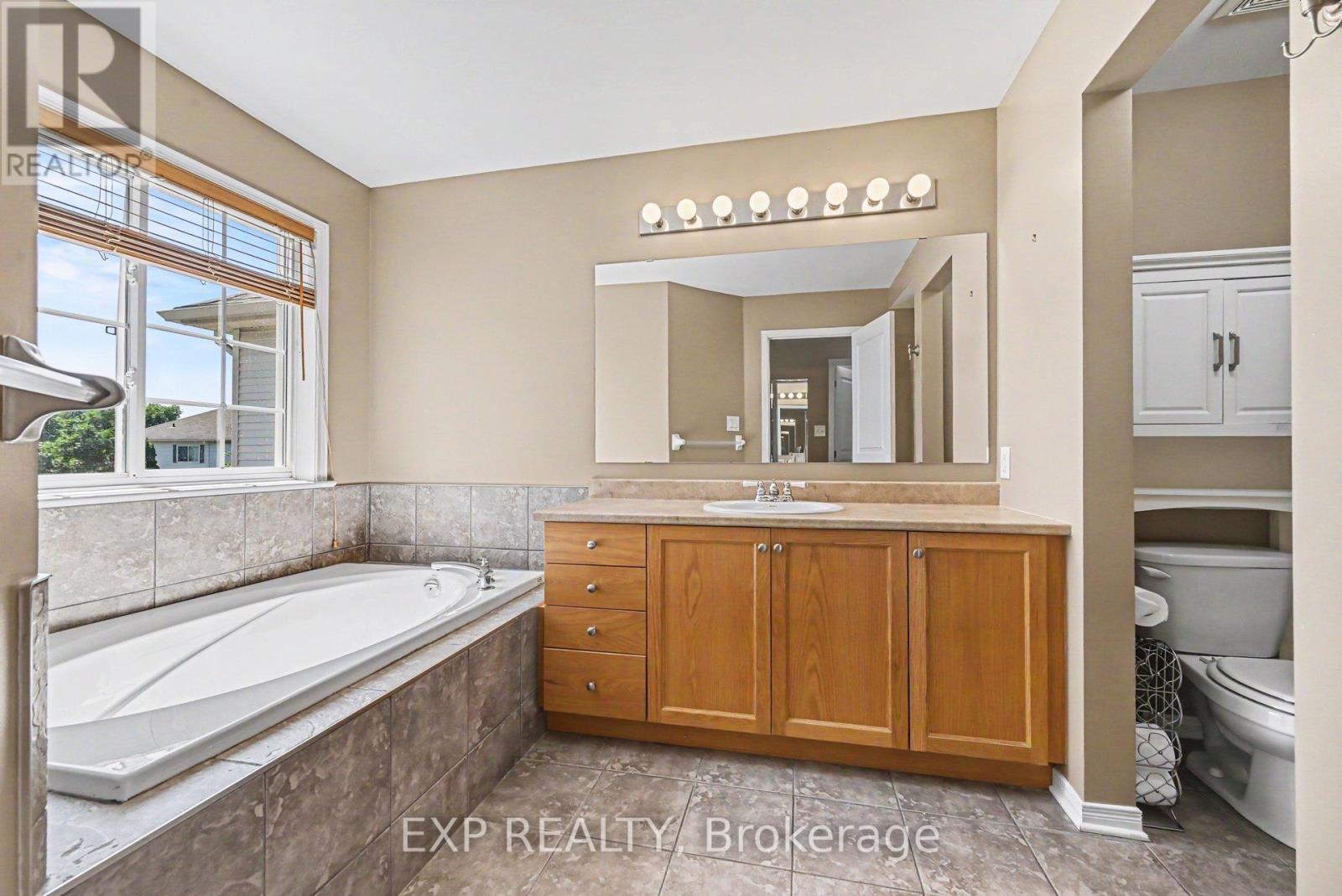 3 Bed, 3 Bath House for Sale in Ottawa – 30 MIDWOOD PRIVATE, Ottawa – MLS# X13427530 - Image 18