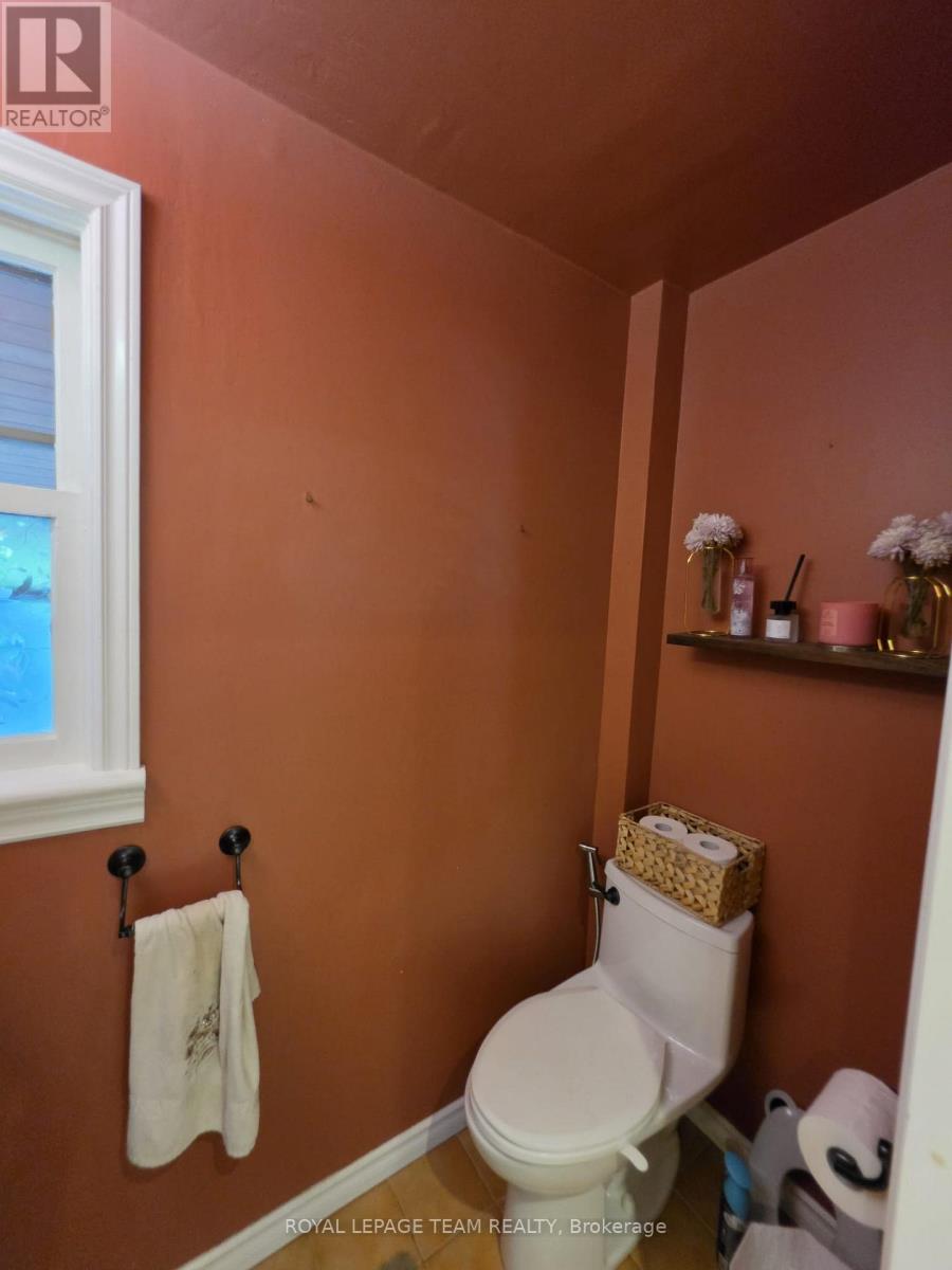 1247 SUMMERVILLE AVENUE - 13