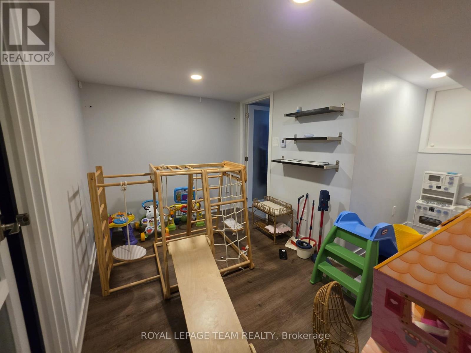1247 SUMMERVILLE AVENUE - 19