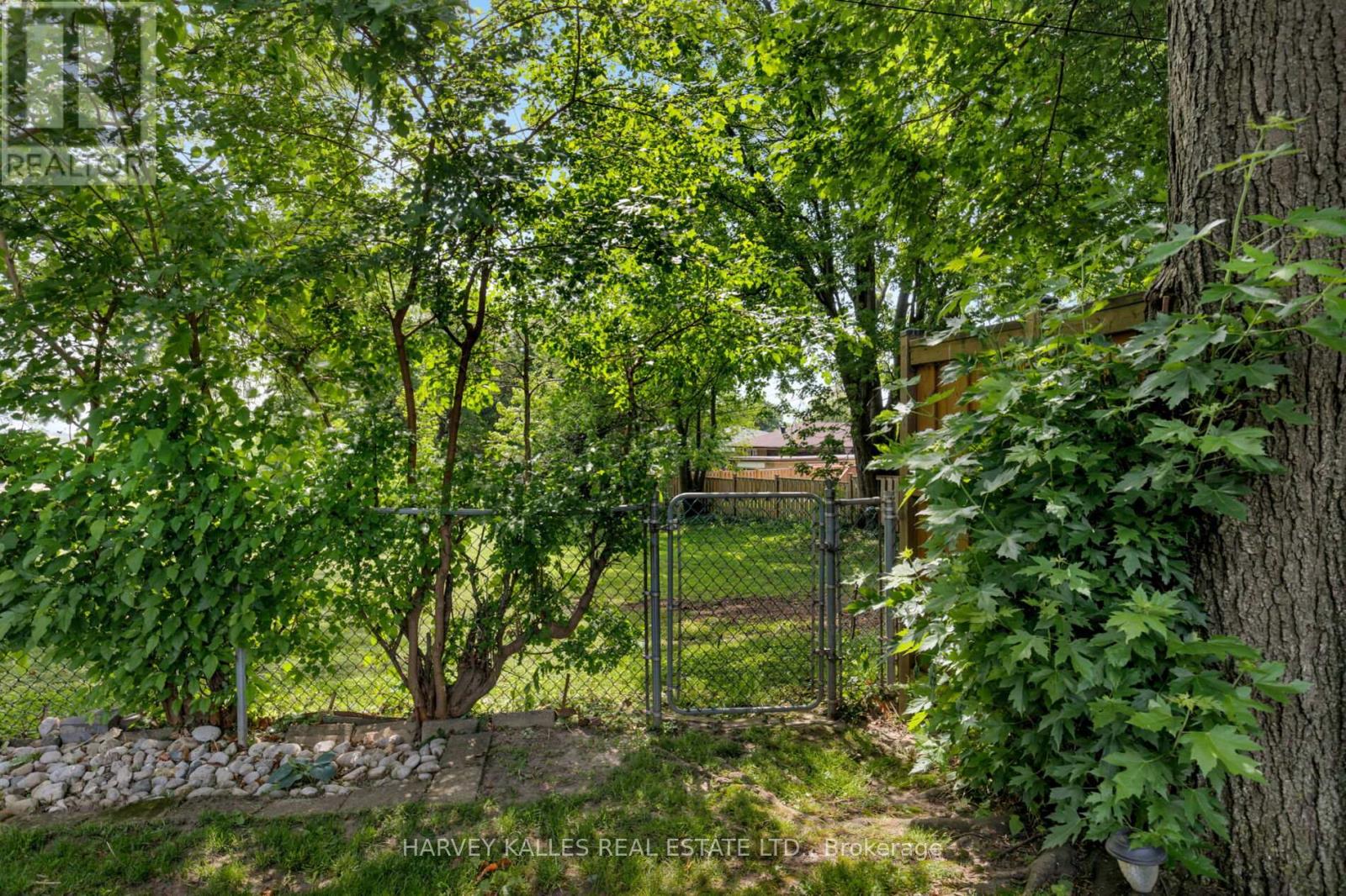 45 ASHFIELD DRIVE - 22