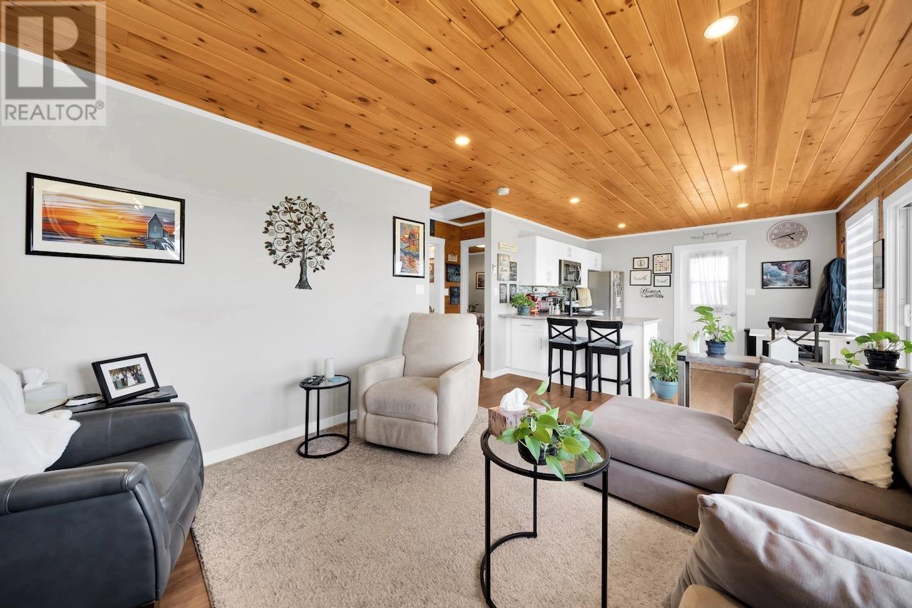 9 BEACHVIEW Crescent - 11