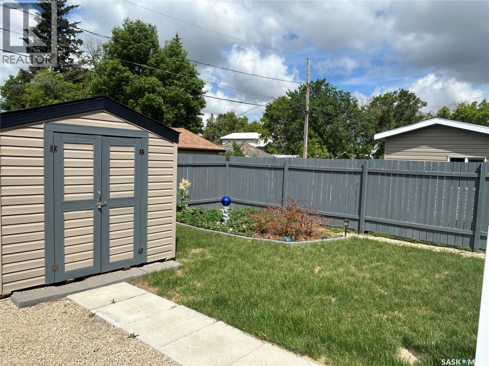 832 7TH AVENUE NE — photo 34