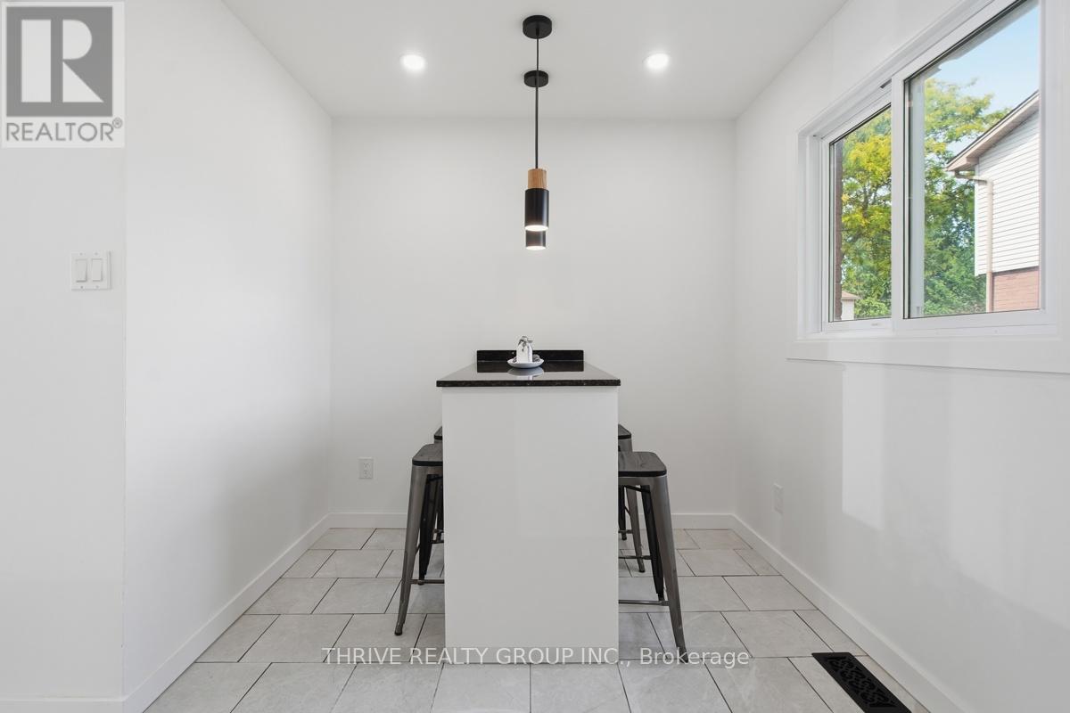 #22 700 EXETER ROAD - 14