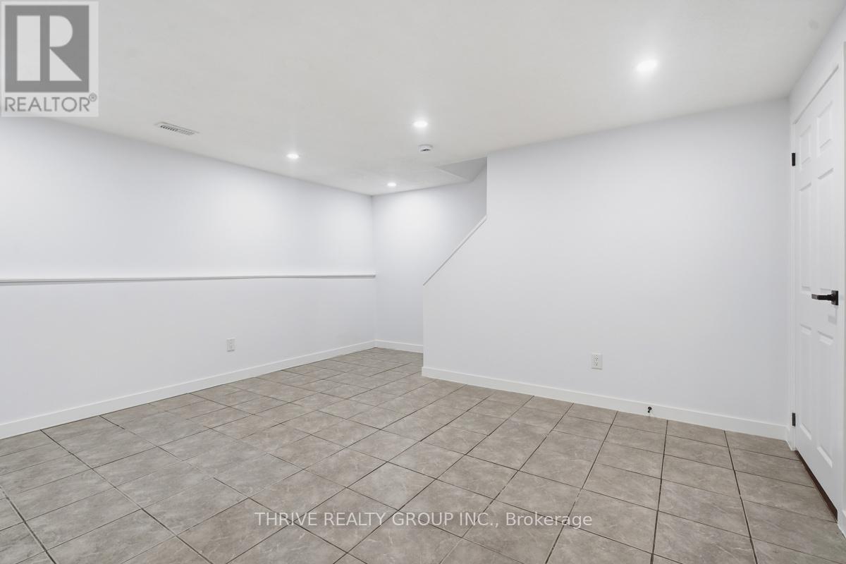 #22 700 EXETER ROAD - 36