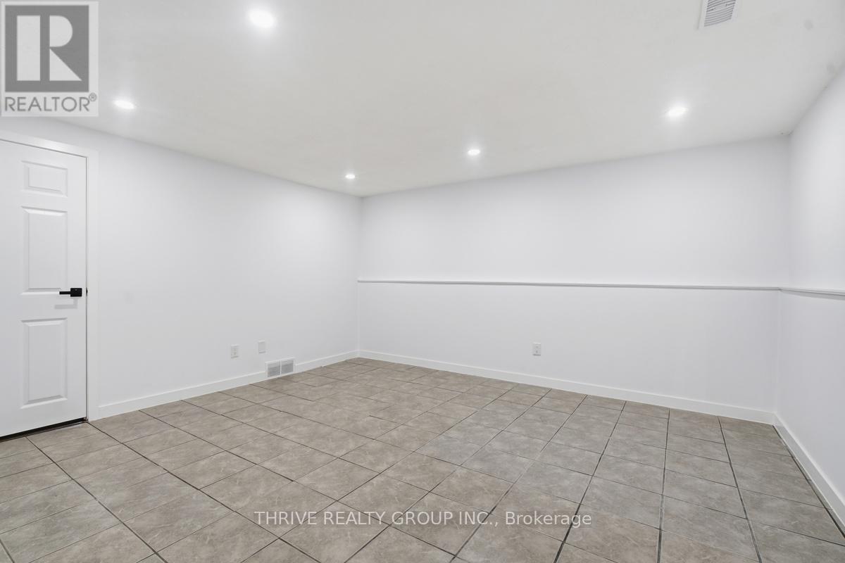 #22 700 EXETER ROAD - 37