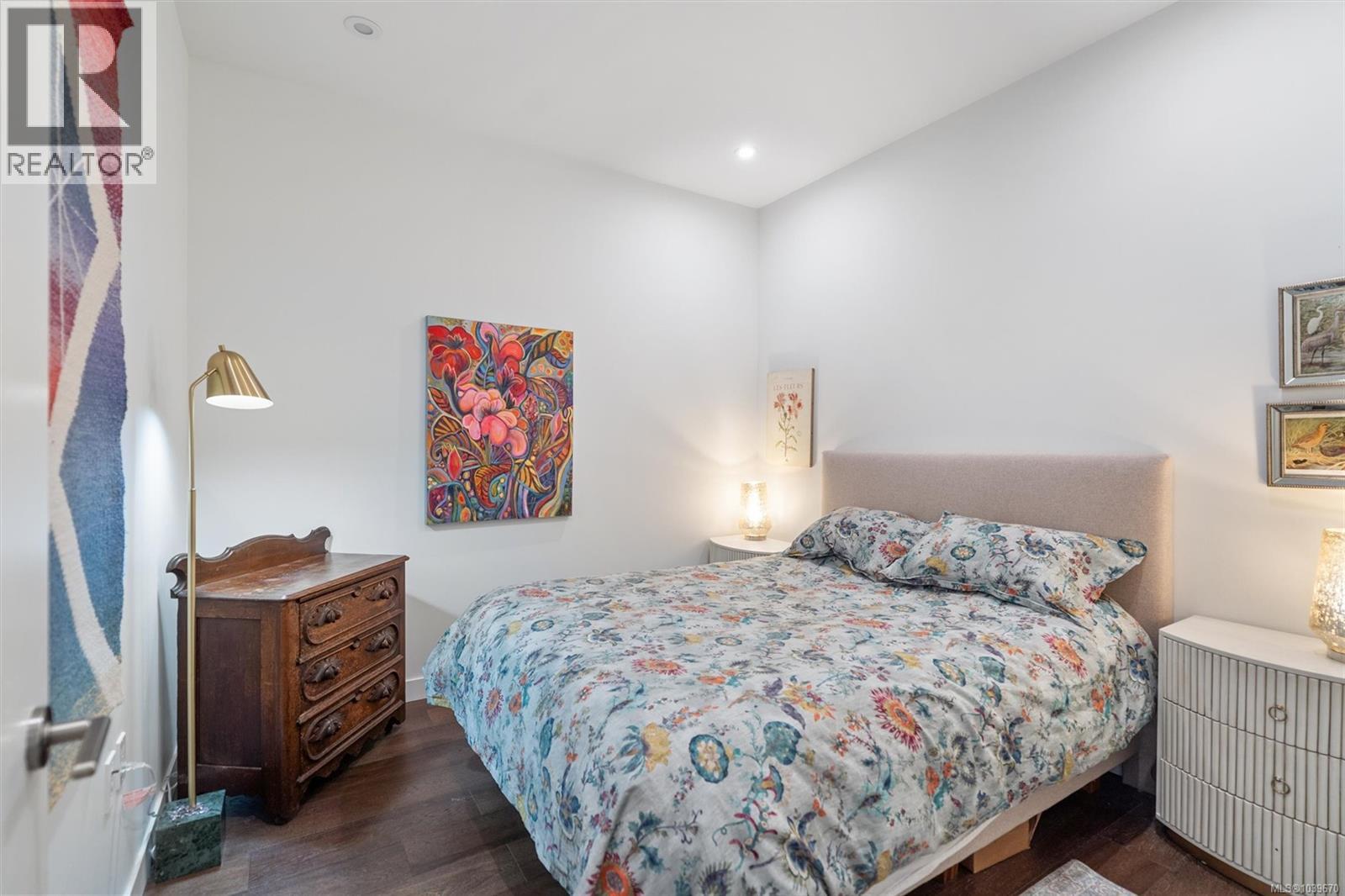 #205 9570 Fifth St - 17