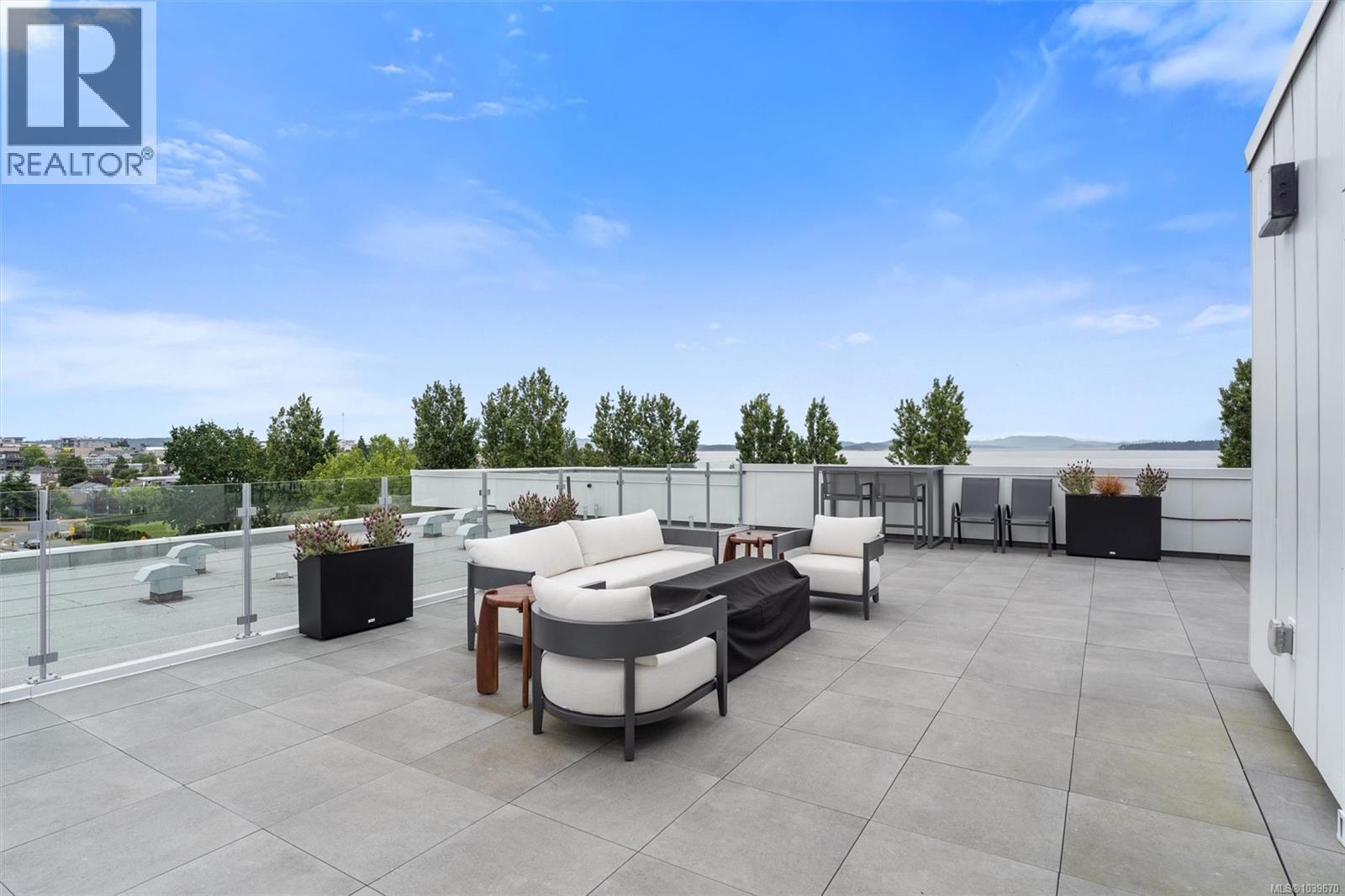#205 9570 Fifth St - 22