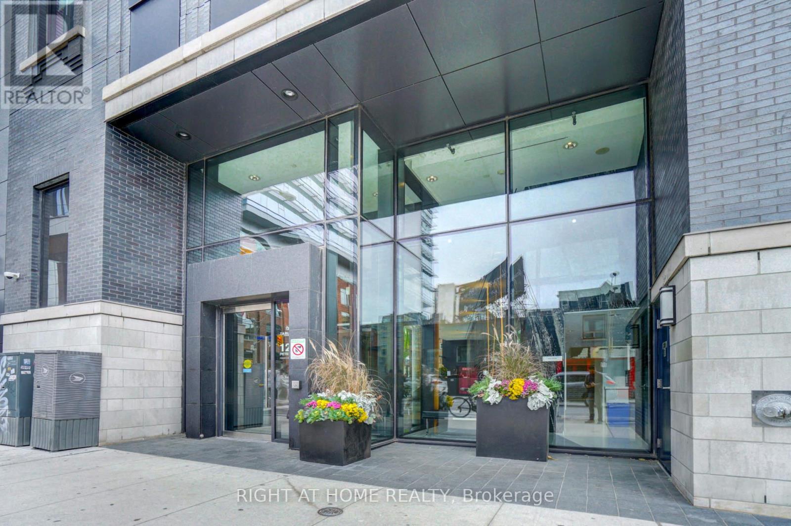 Listing photo of 3110 - 125 PETER STREET