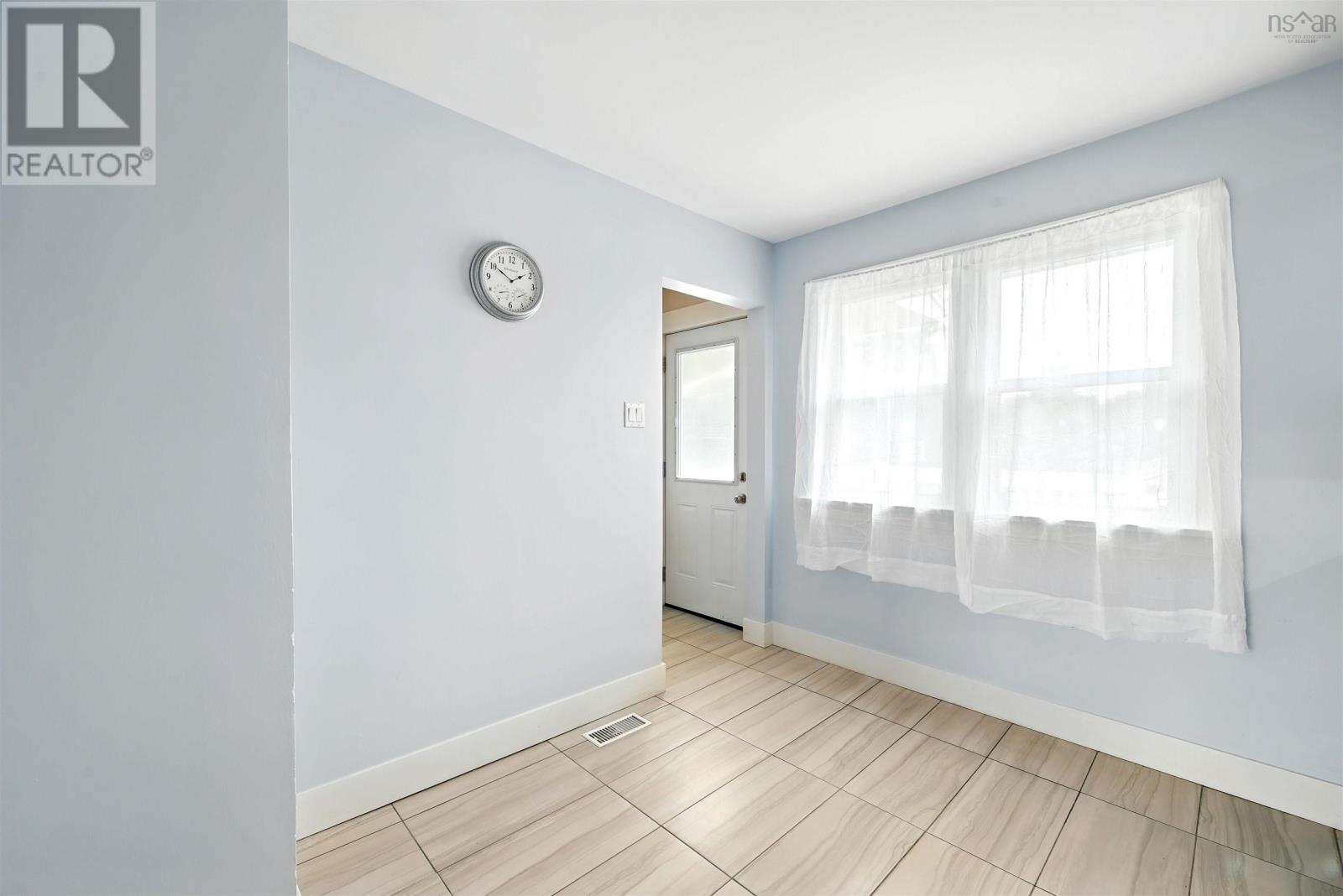 81 Adelaide Avenue - 12
