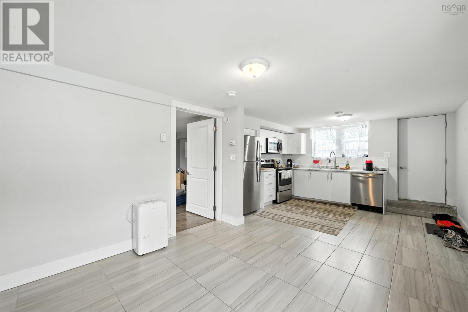81 Adelaide Avenue - 36
